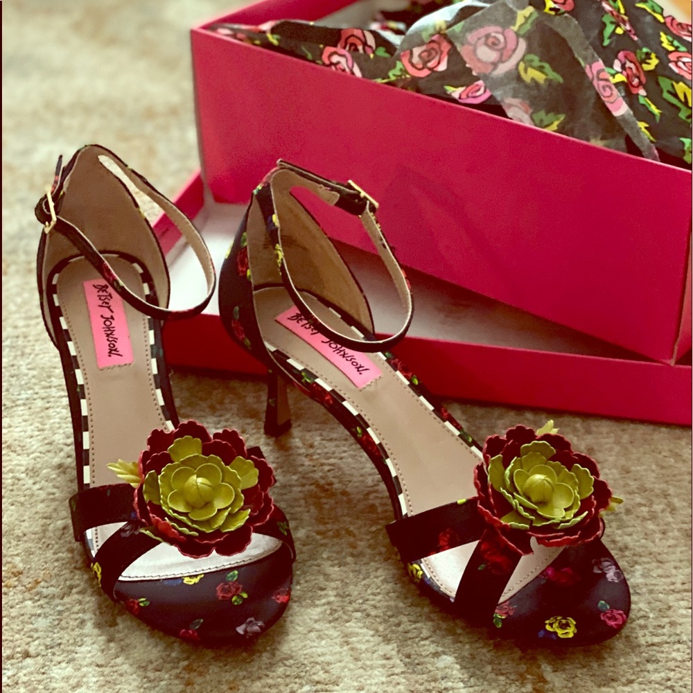 Betsey Johnson Floral Heels 7.5